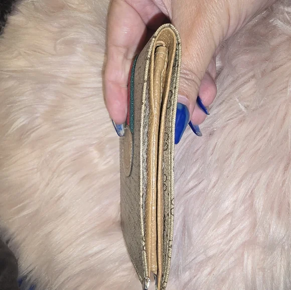 Vintage Gucci wallet or pouch featuring the iconic GG Supreme - Picture 7 of 11